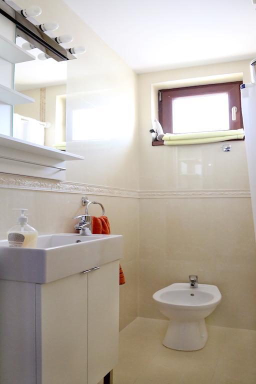 Vila Nona Apartment Sibiu Rum bild