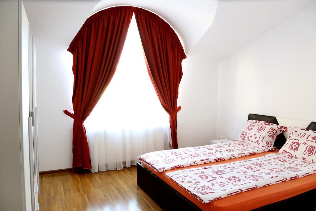 Vila Nona Apartment Sibiu Rum bild