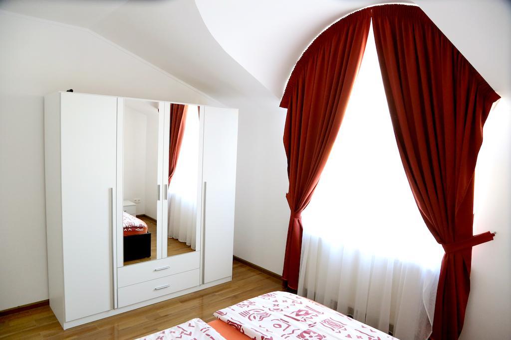 Vila Nona Apartment Sibiu Rum bild