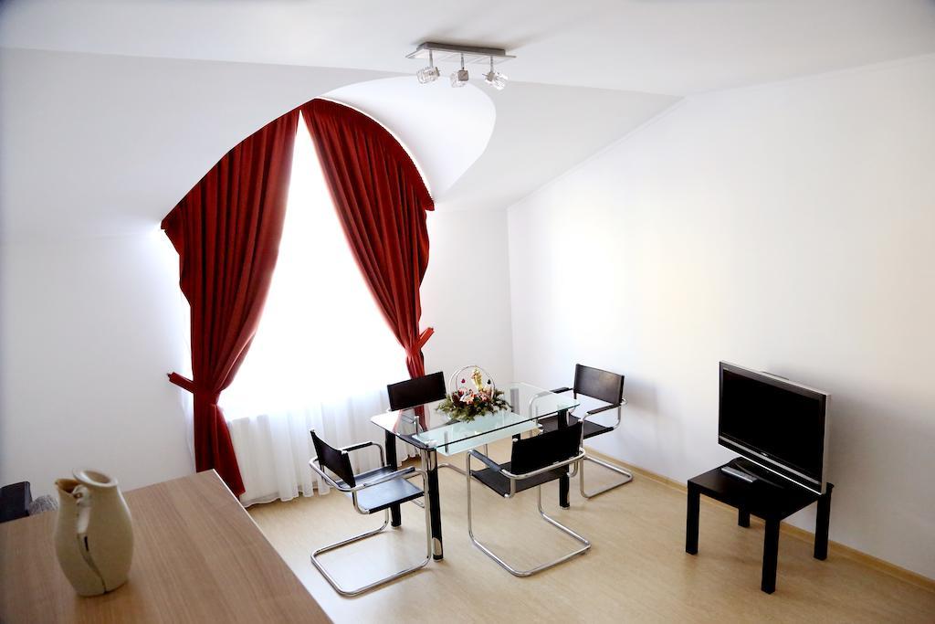 Vila Nona Apartment Sibiu Rum bild